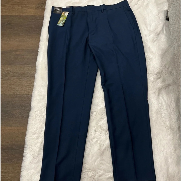 HAGGAR Premium Comfort Dress Pant - Picture 1 of 7